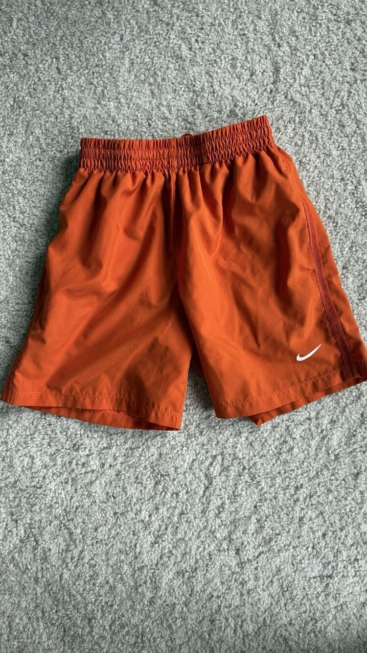 DX5382-893 Nike Big Kids' Dri-FIT Multi Woven Shorts, Safety Orange/White Small